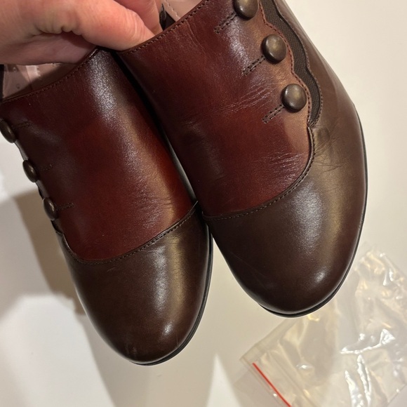 BeautiFeel Dark Brown Leather Doli Heels Shoes with Buttons Israel Size 6 - Picture 9 of 12